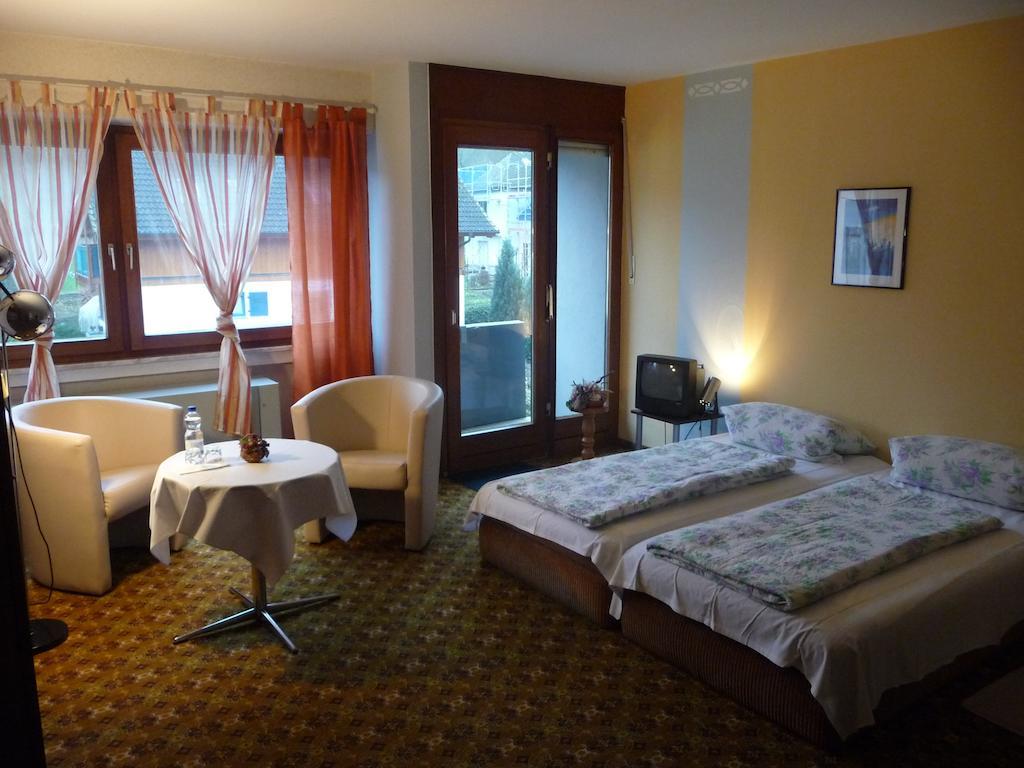 Hotel-Garni-Sonnenlay 베른카슈텔쿠에스 객실 사진