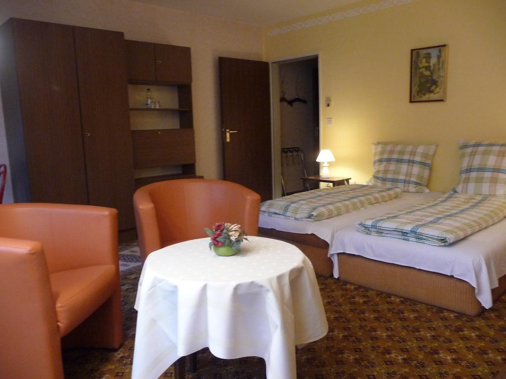 Hotel-Garni-Sonnenlay 베른카슈텔쿠에스 객실 사진